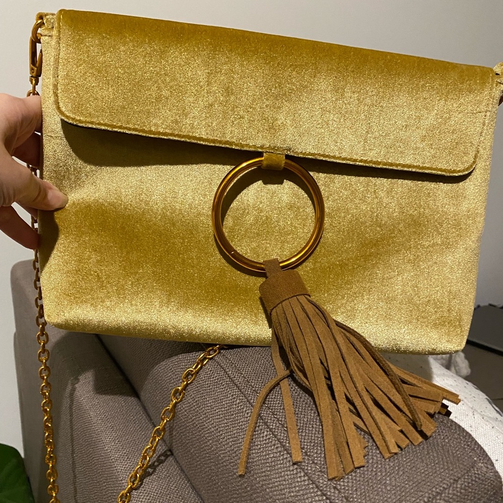 Street Level Convertabile Purse Clutch Crossbody Gold Tone Chain Velvet Gold